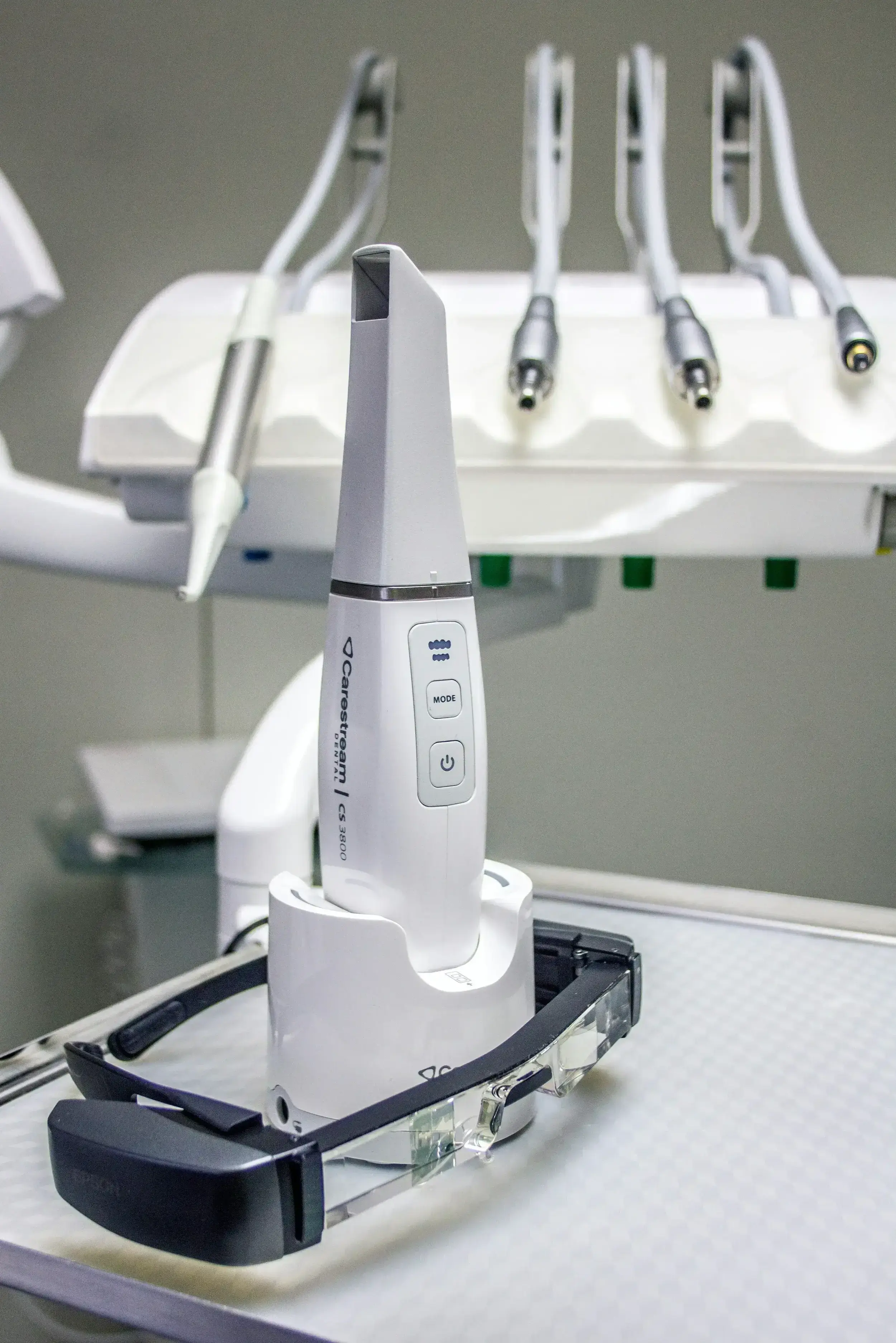 Picture of a dental scanner 
